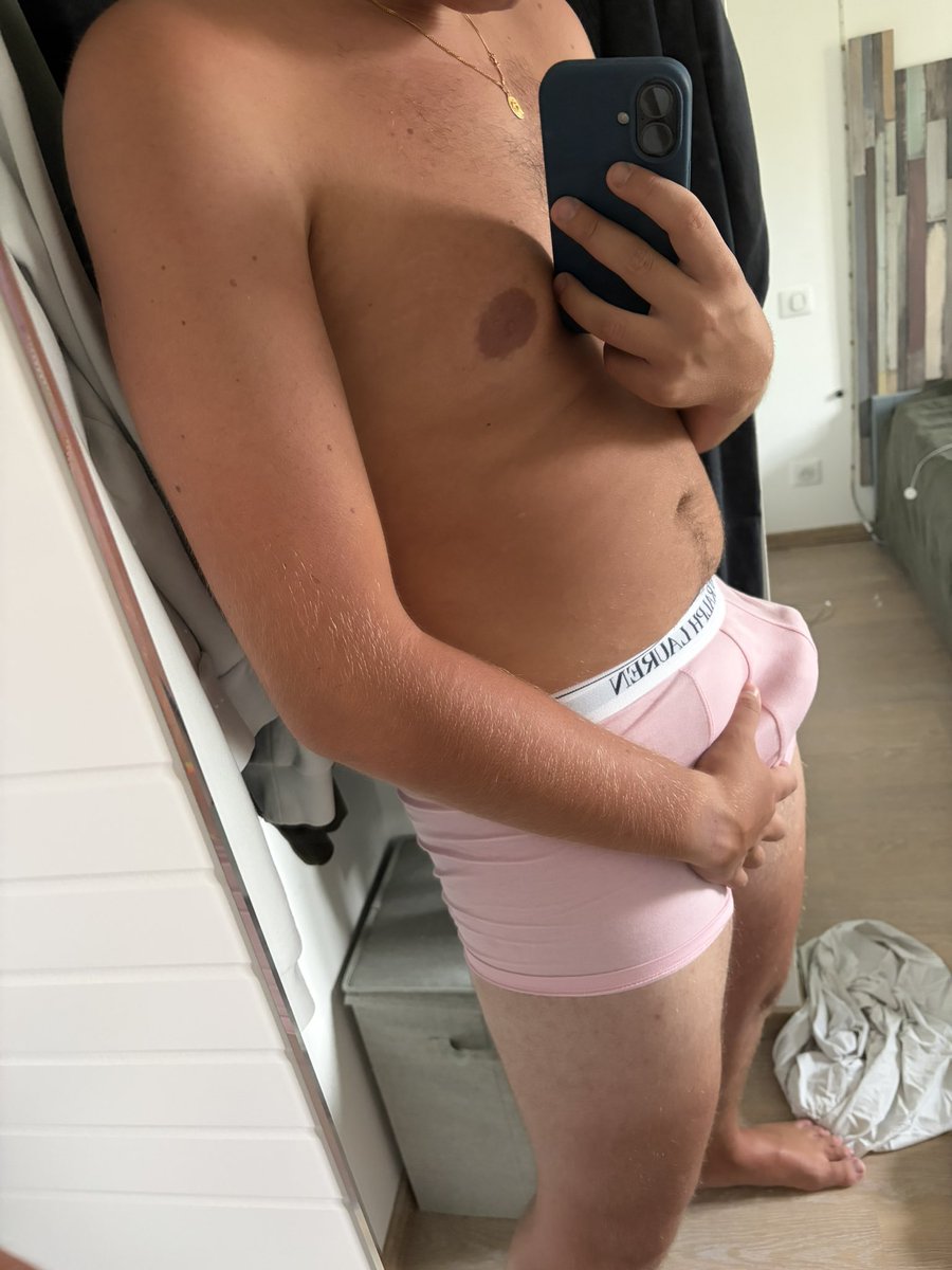 Tomleversssaaa's tweet photo. Qui vient m’aider ça fait 2 semaines je me suis pas toucher. Rt et Like si tu veux venir t’occuper de moi🥵💦. https://t.co/xTJXZlrhSV