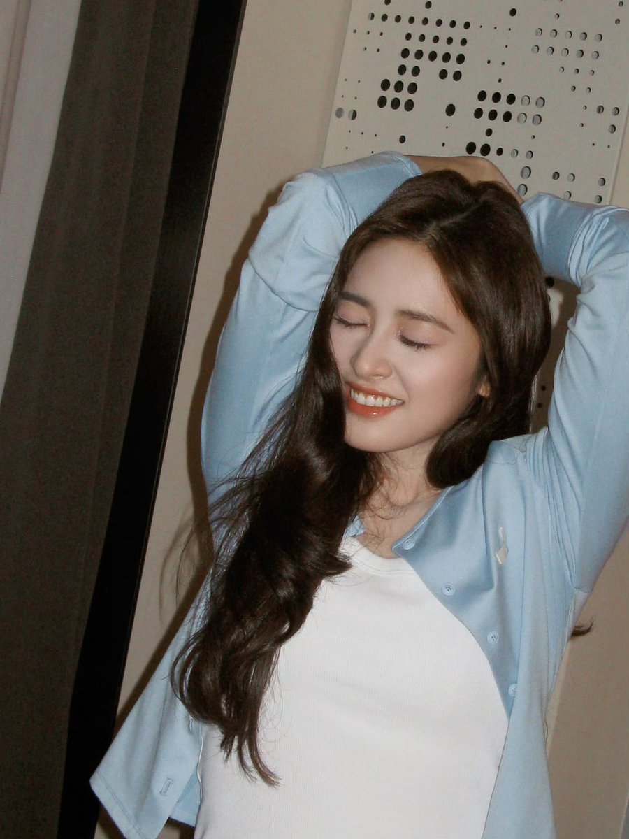 myyuemoon's tweet photo. 260823 심월 보조 계정 웨이보
#ShenYue #심월 #沈月 https://t.co/sbmMru1U37