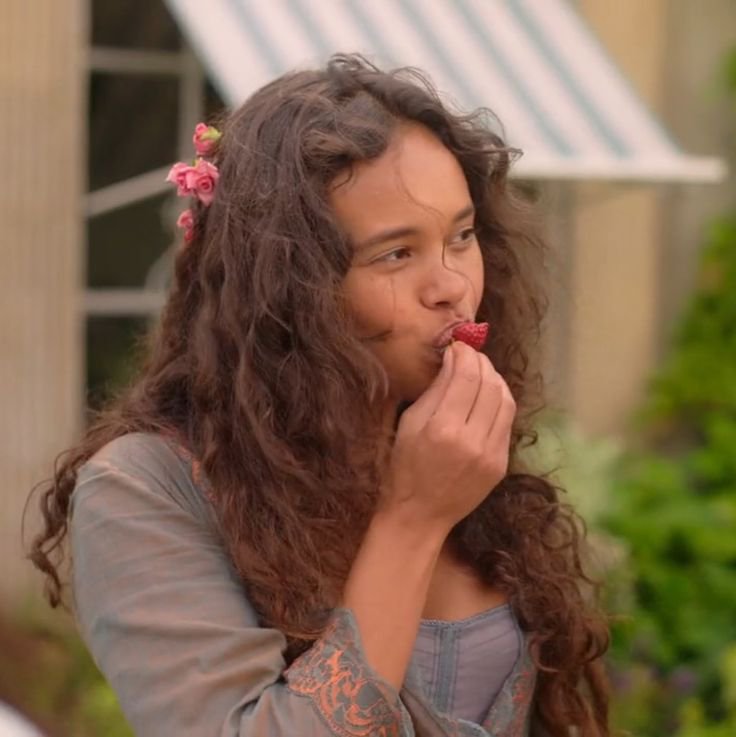 thinkerbluerose's tweet photo. “Lyanna was craving fruit. Here, sweetling. Mulberries, figs, grapes and red apricots.”

Lyanna enjoying the fruits Rhaegar brought her https://t.co/DzJ8axnfXQ