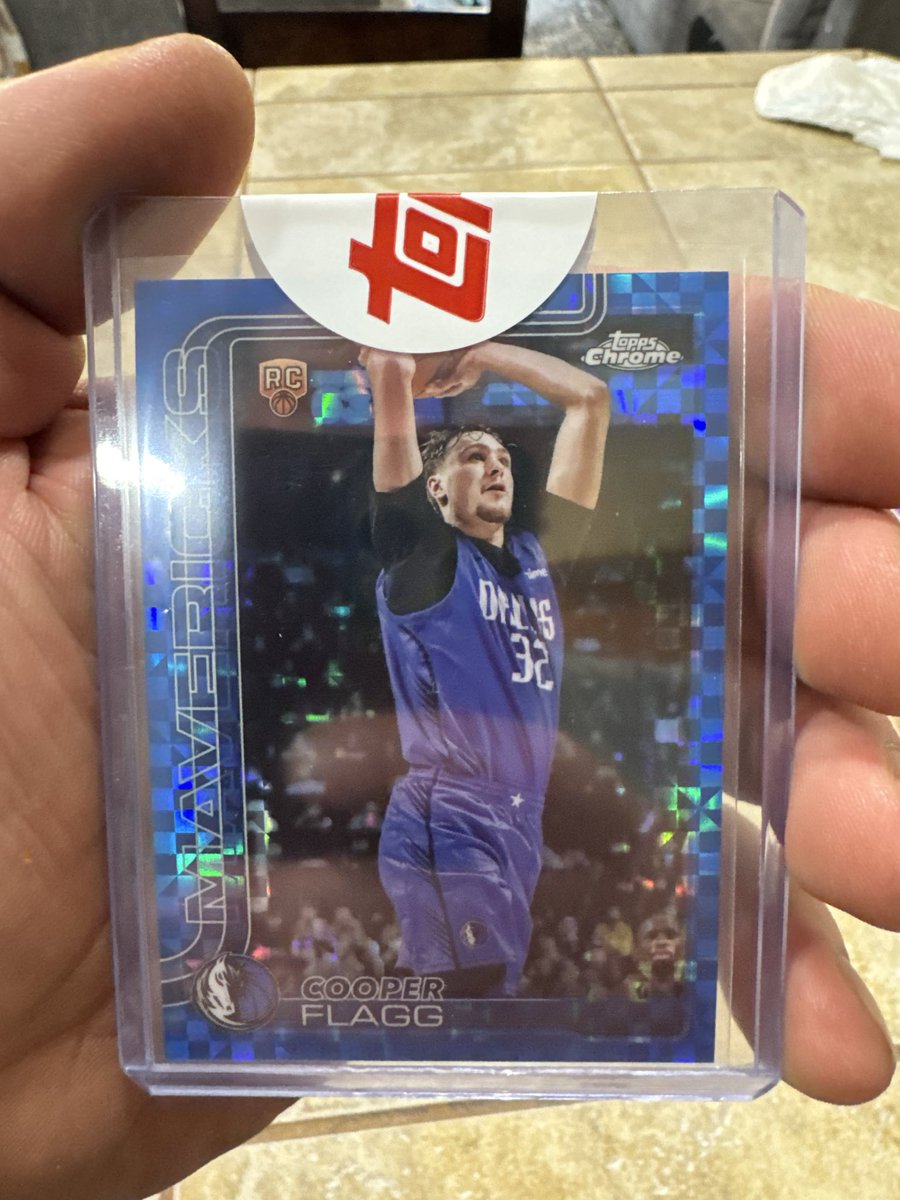 ItsCorey93's tweet photo. Looking to move some of these.. shoot me an offer! I can get better pictures of any card you may be interested in, thanks for your time! 
+$8 BMWT https://t.co/M4LJDyWgQH