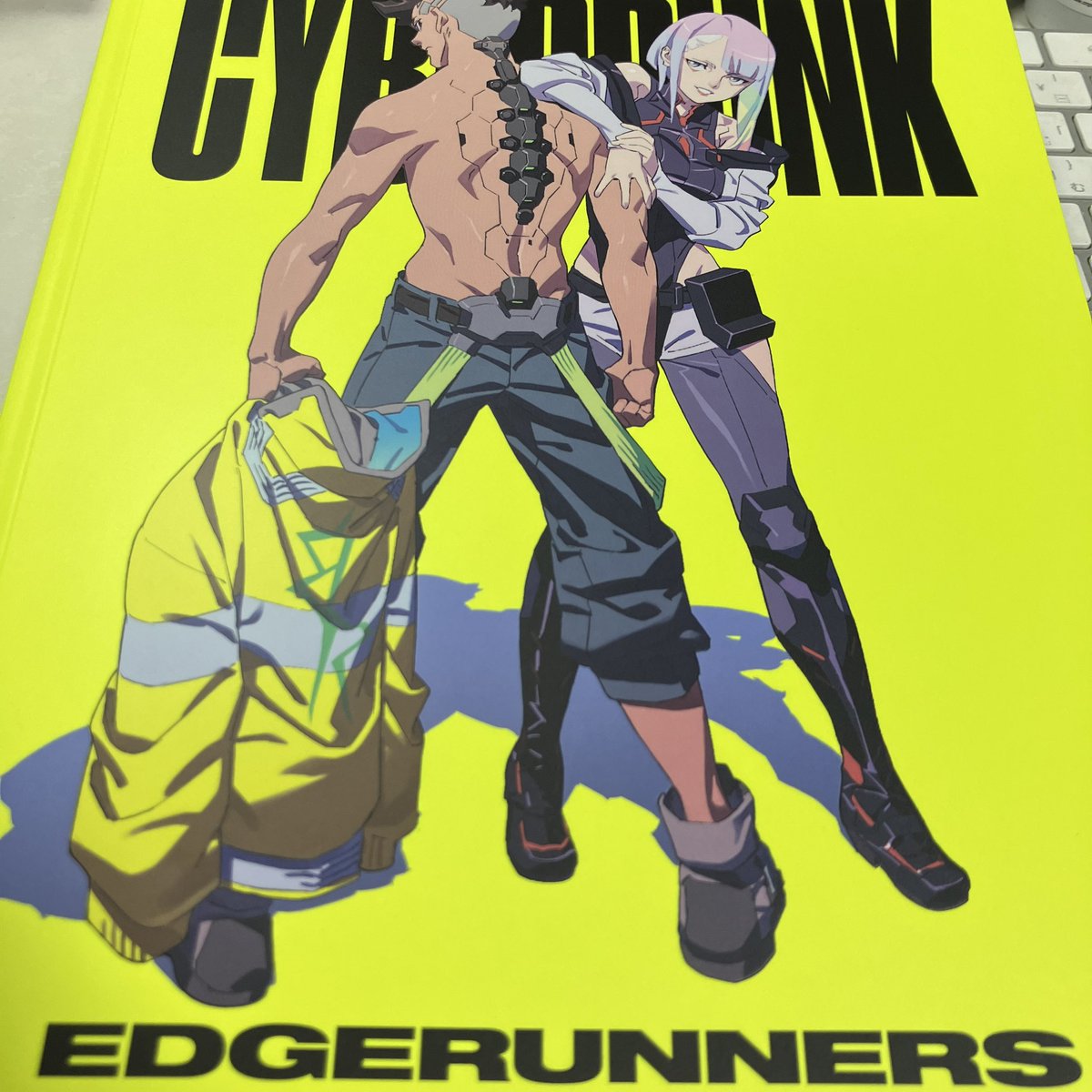 Mkt_Verse's tweet photo. 本日の戦果。
サイバーパンク エッジランナーズのあの本。たしかあそこにあったよな……と本屋でしっかりと発見した。
それとどっかにはあるはず！と思っていた松原タニシさんのこの夏の2冊。やはりサイン本を見つけた！しかし、サインの内容というか、ギャグ?というか、それも同じだった笑 https://t.co/ySrbeDOfUD