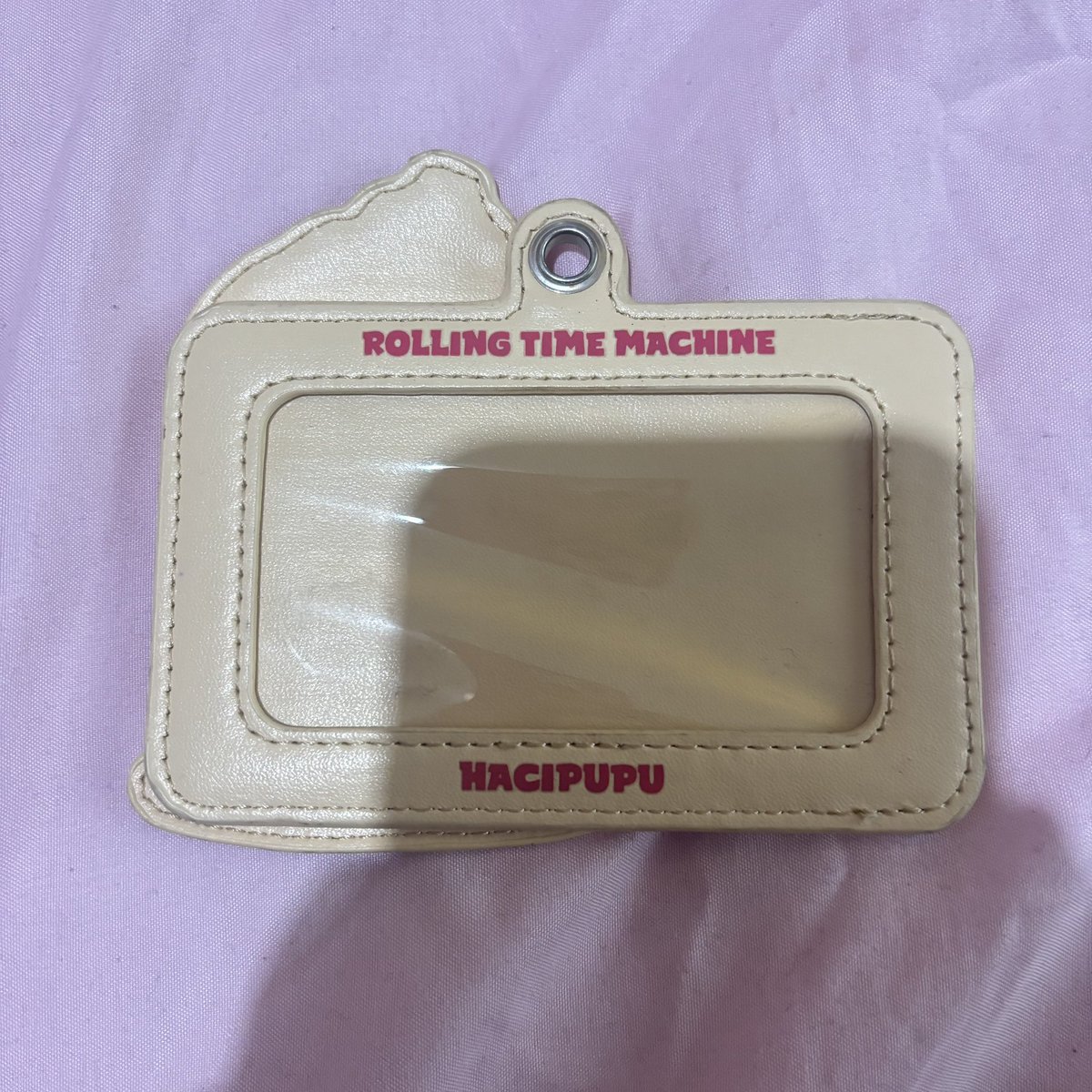 wheresgiin's tweet photo. [ please help rt / like ]

haloo semuanya!!! aku mau wts preloved barang barangku pribadi, ini ada card holder hachipipu rolling time machine SURABAYA ONLY YAAAAA🙋🏻‍♀️ 

💰: 100 (ongkir aku yg tanggung)

#wts #BU #surabaya #surabayaonly #surabayatimur #sby https://t.co/2HnznBfGry
