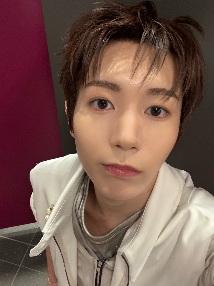 decosemai's tweet photo. 髪が短くなってから2つのほくろがはっきり見えて嬉しいんだ〜♪（^-^）♪ https://t.co/Bbl8XnYSTi