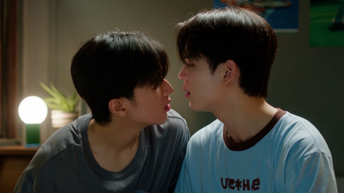 GMMTV's tweet photo. #MatchPointSeriesEP5 จบแล้วน้า เบซันเก่งมากที่ผ่านเรื่องราววุ่นวายกันมาได้จนเริ่มเปิดใจให้กันแล้ว ในตอนต่อไปเบจะเริ่มเดินหน้าจีบซันแบบพร้อมชนทุกอย่าง มาเอาใจช่วยเบและซันต่อได้ในวันอาทิตย์หน้ากันน้า 😳🥰

ใครที่พลาดความสนุกในคืนนี้ สามารถรับชมย้อนหลังได้ที่แอป oneD ที่เดียวเลยนะคะ 

@wwwteshow06 @PKrittanun @ssingss @Chimonac