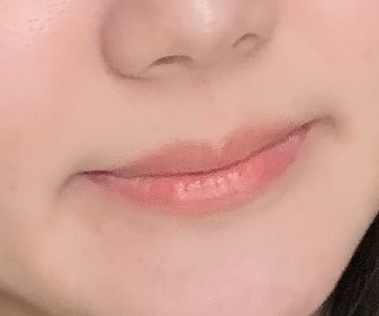 notvani11's tweet photo. ส่องมาคือคนแนะนำตัวนี้เยอะมากก ขอเพิ่มอีกเสียงแบบ ปกติทาลิปสีไม่ขึ้นเท่าไหร่ ปากไม่อิ่มเลยไม่มั่นใจ ไม่ซี ทาไปงั้นๆให้มีสี ล่าสุดทาตัวนี้สีสวย โทน natural แล้วเริ่ดเว่อ นัวๆ สีกันตาย โดนแสงด้วยคือมีความกลอสเล่นแสง
ปล. รูปตลกนิด แต่สวยจริงนะ55555 https://t.co/leEIZedhac