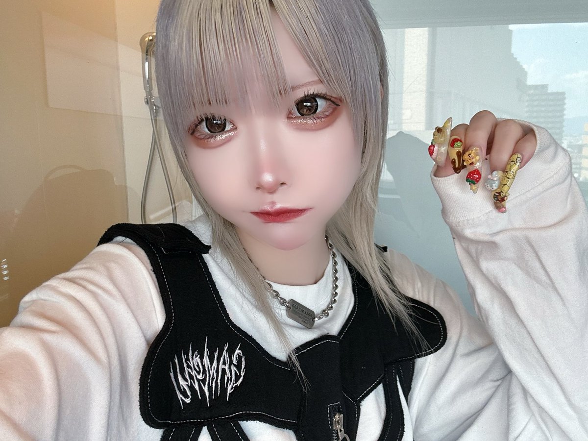 Nier_m96's tweet photo. 小指は繋いでてね 離れていかないでね
この世にサヨナラするまでは https://t.co/VEUtSbdHaT