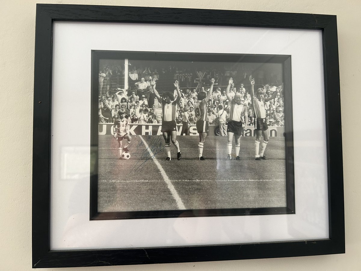 MichaelJohnCh11's tweet photo. A big day for Kev’s family today.

Things in my house, kind of reflect what a generous guy he was. 

I took it for granted growing up but feel very humble now.

A lovely man. ❤️ https://t.co/5v4Lom2bRb