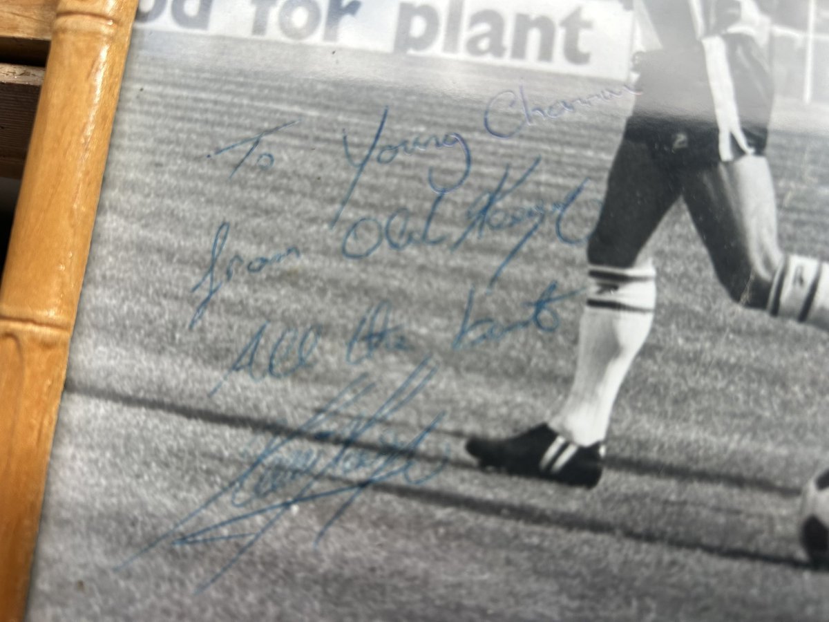 MichaelJohnCh11's tweet photo. A big day for Kev’s family today.

Things in my house, kind of reflect what a generous guy he was. 

I took it for granted growing up but feel very humble now.

A lovely man. ❤️ https://t.co/5v4Lom2bRb