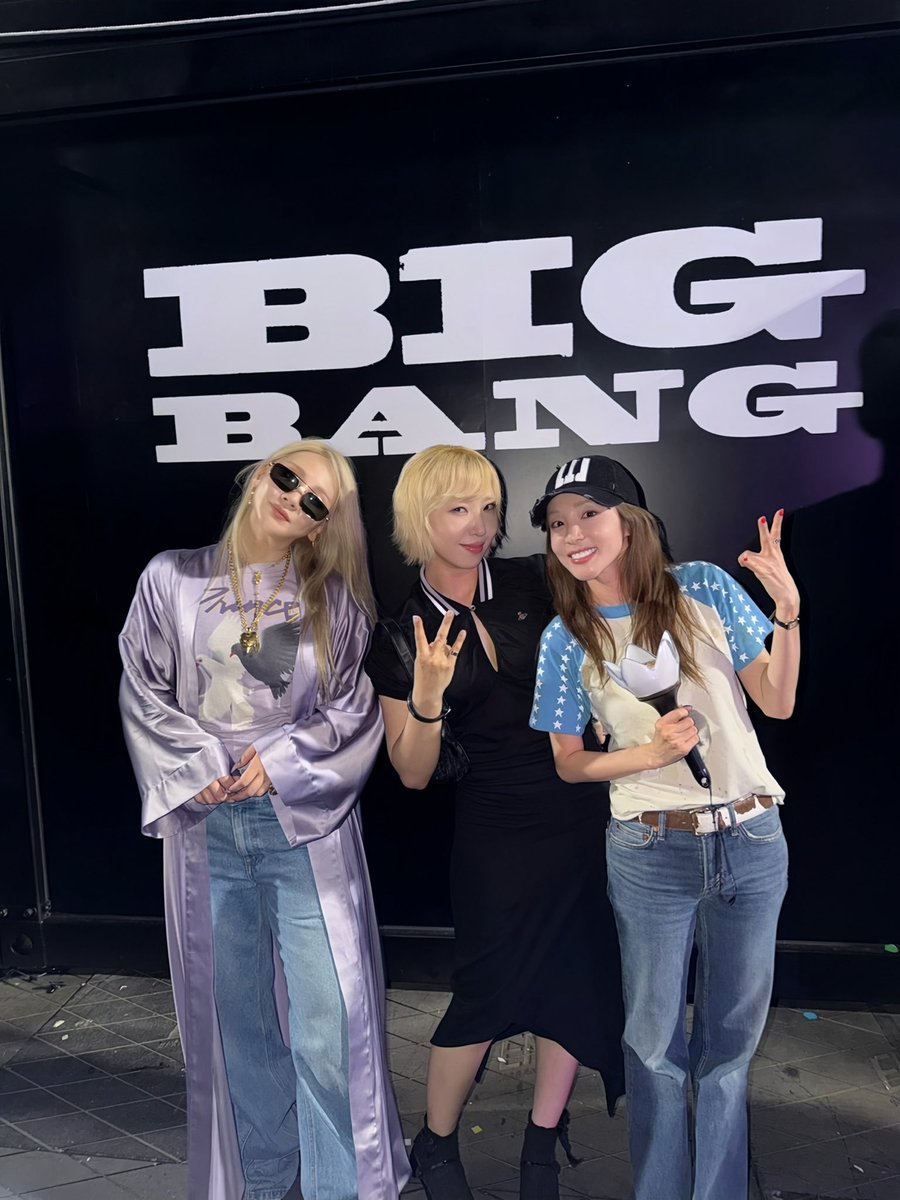 krungy21's tweet photo. 👑 BIG BANG 👑 https://t.co/3QYxhrzhpd