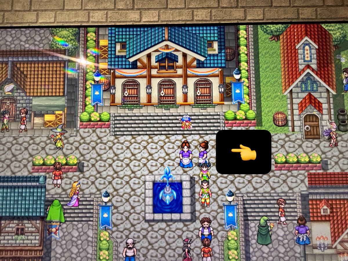ssm8bit's tweet photo. しゅなとわたし。
ホミータの前で並んでた。
同じ姿になったってことは…似てる？（2人ともまとめ髪してたけど） https://t.co/o6j1mhDOOx