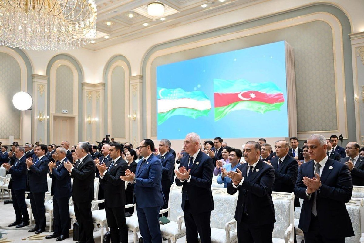 AnarMammadov17's tweet photo. 🇦🇿🇺🇿 Azərbaycan və Özbəkistan prezidentlərinə ali dövlət mükafatlarının təqdimatından görüntülər. https://t.co/DIyqj5qHf8