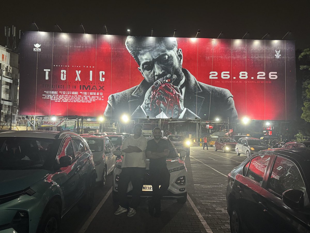 Karthik1423's tweet photo. This had to happen! 
Infront of the iconic satyam theatre Hoarding.

#Toxicthemovie Chennai Event Tomorrow 

#Yash Boss
@KvnProductions #GeetuMohandas
#MonsterMindCreations https://t.co/FKPkabblsm