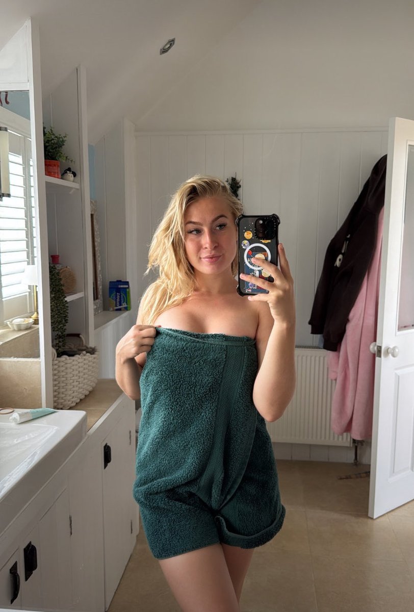 Daniellaucc's tweet photo. Hi I’m Daniella 42yrs and am single, I need a husband DM me if interested. https://t.co/YO53C2bVdO
