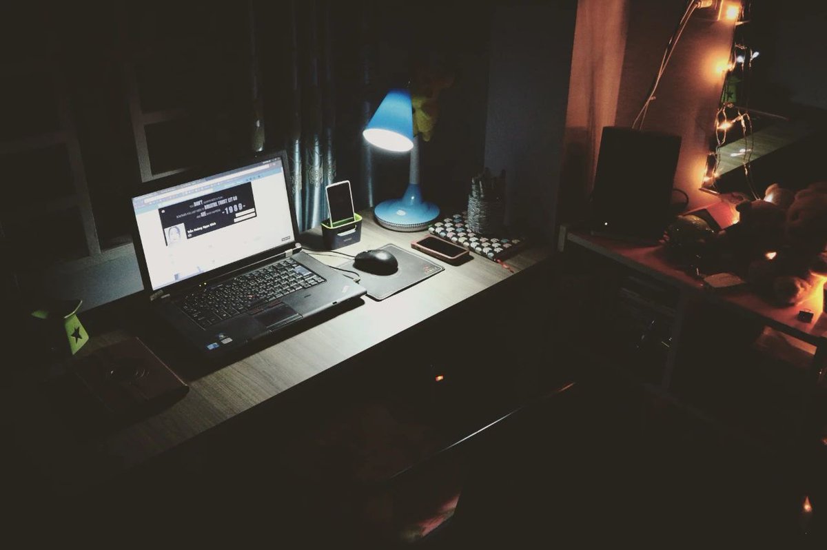 Kachan78453431's tweet photo. Back at the office on a Friday night, grinding through the pending tasks and dreaming of tomorrow’s takeout feast. https://t.co/ZQFc4f9UEg