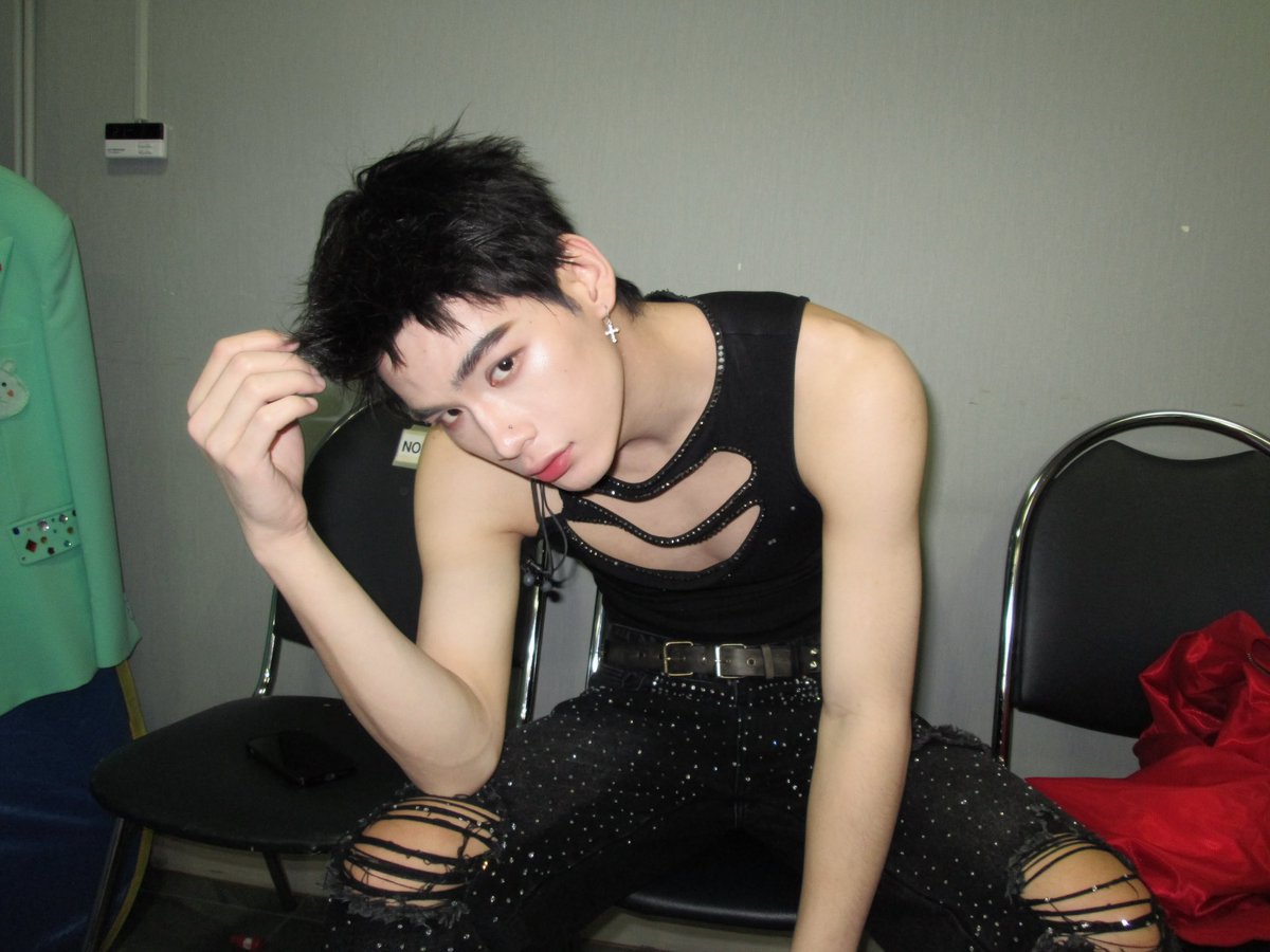 peachperpuff's tweet photo. ไม่ใช่เบอร์ดี้แต่เป็นที่หนึ่งในใจพี่ 🐺💘 หล่อมาก ทั้งใจยังไงก้อนอร์ท ชัชพล 🥺 เก่งที่สุดง่ะ 🤲🏻 โตแย้วเป้นม๋าป่าแย้ว มิใช่ม๋าเด้กบ้อกแบ้กแย้ว https://t.co/nYHz2yXjzJ