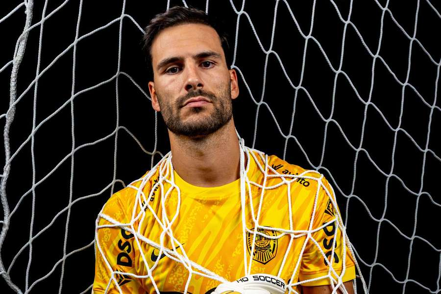 mercatosphera's tweet photo. 🇷🇴 El #CFR_Cluj rescinde el contrato del guardameta portugués André Moreira (30), fichado hace dos meses, por motivos económicos. 

El club acumula una deuda de decenas de millones de euros y esta semana entró en concurso de acreedores. La #FIFA les prohíbe fichar por tener deudas con exjugadores.
