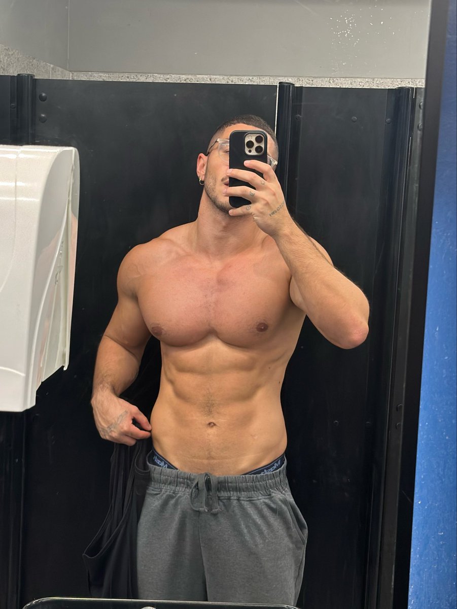 caraistuart's tweet photo. treinado 💪🏻 https://t.co/kQxbmh0STI