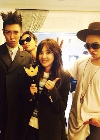 kwonsparks's tweet photo. Bangbong size comparison on Dara's hand: 👑😁👍 https://t.co/6VDrg1AjJY