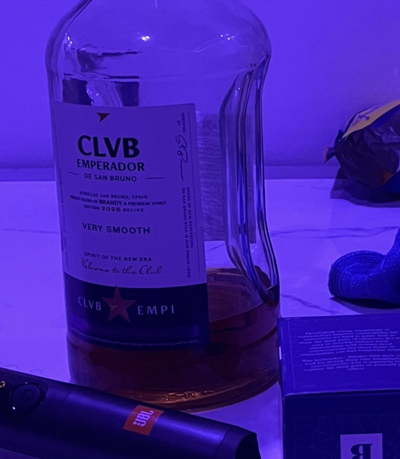 xeoxeeo's tweet photo. kala ko ba review? saakin na lumalapit ang alak 😆 https://t.co/FjWKPPgcqT
