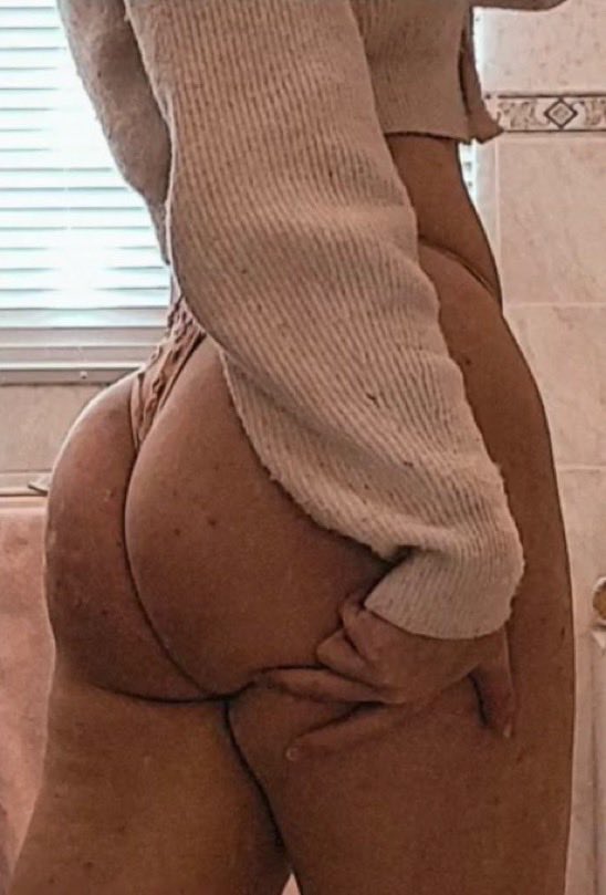 jerkyaway's tweet photo. @Whitegirlloser1 his gf got the best body https://t.co/zUxd0v6sB5