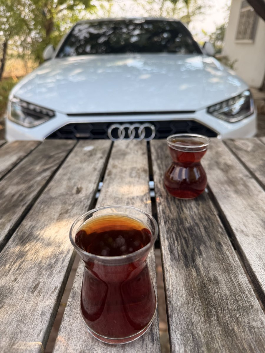 avomeronsel's tweet photo. Audi’yle karşılıklı çay… Sessizlik bile premium ☕️ https://t.co/ZXuTvhSA3j