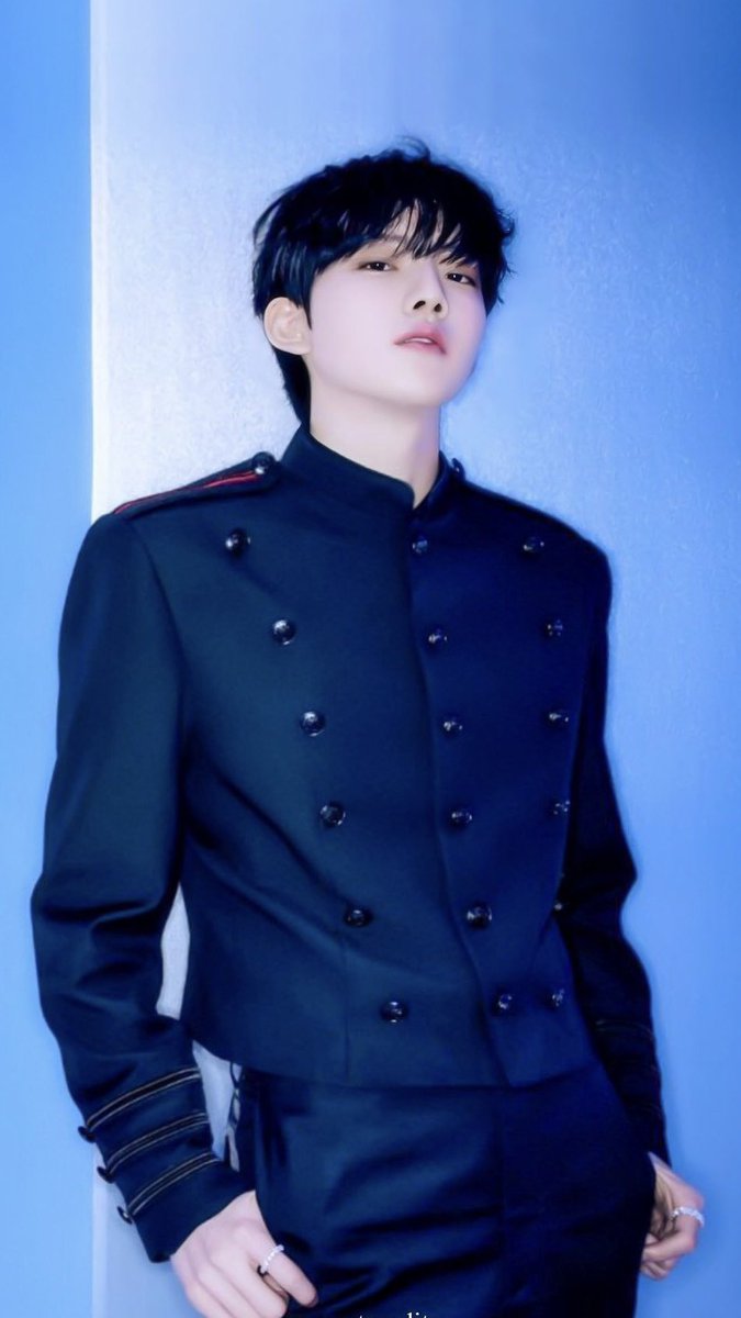 kyuhoer's tweet photo. almost got another fit serving that godly proportion https://t.co/j6MYYLzKPu