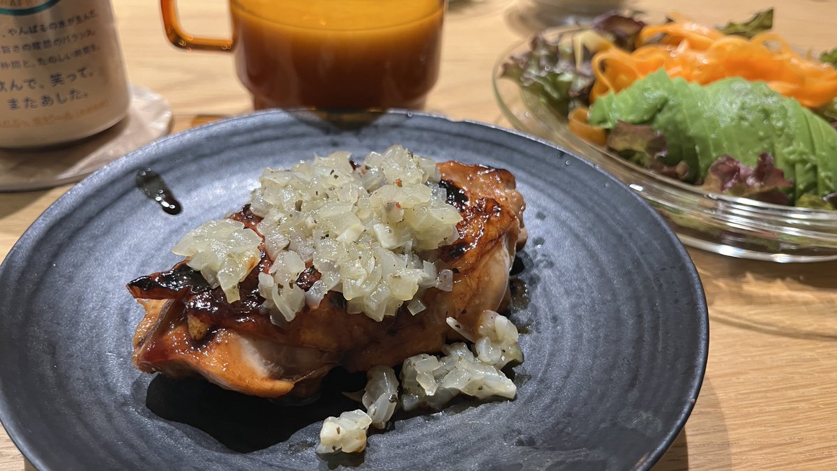 aisatsu_da's tweet photo. "Diabola-style" young chicken, a salad with avocado and carrot râpée, and Vichyssoise soup! 

It's delicious and packed with vegetables!
🥑🥕🐔🧅🧄🥗🥔 https://t.co/AHUquuYf4S
