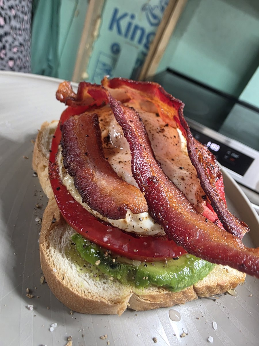IkingInc's tweet photo. Avocado toast with tomato, fried egg, bacon. With a drize of honey, chili oil, fresh cracked black pepper and flaky salt. No lie really good better I thought 🤣 https://t.co/O0GPeQOpLN