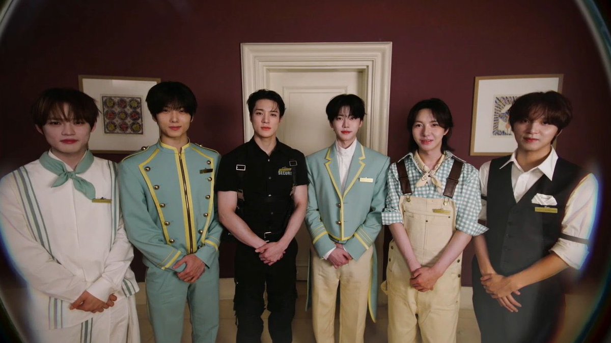 jenjaemsung's tweet photo. why it’s like 5 kids with 1 police https://t.co/owAhPDtrkq