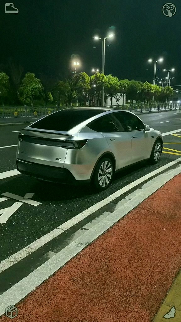 felixemmanueljr's tweet photo. The outside just grabs the sunlight. And the electric motor keeps everything totally silent. #Tesla #EVLife https://t.co/bRp3gokBa3