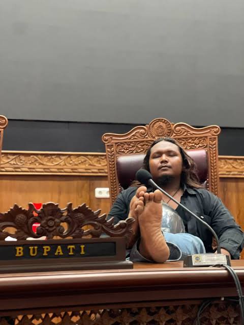 akunhewan's tweet photo. "pemerintah gak suka masyarakat pati"

masyarakat pati: https://t.co/34CYRNHhcG