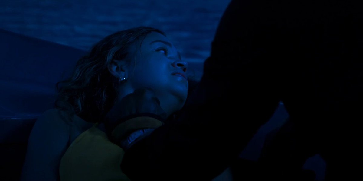 mikasbeaa's tweet photo. Can we talk about how creepy and scary this scene is https://t.co/xyWHx4WWeT