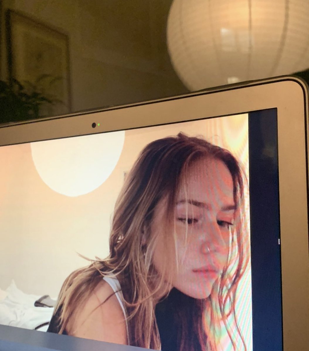 lingslovato's tweet photo. vocês falando que ela tem cara de hétero sendo que essas são algumas das fotos que ela tem no instagram mds https://t.co/imKwKPjFlh