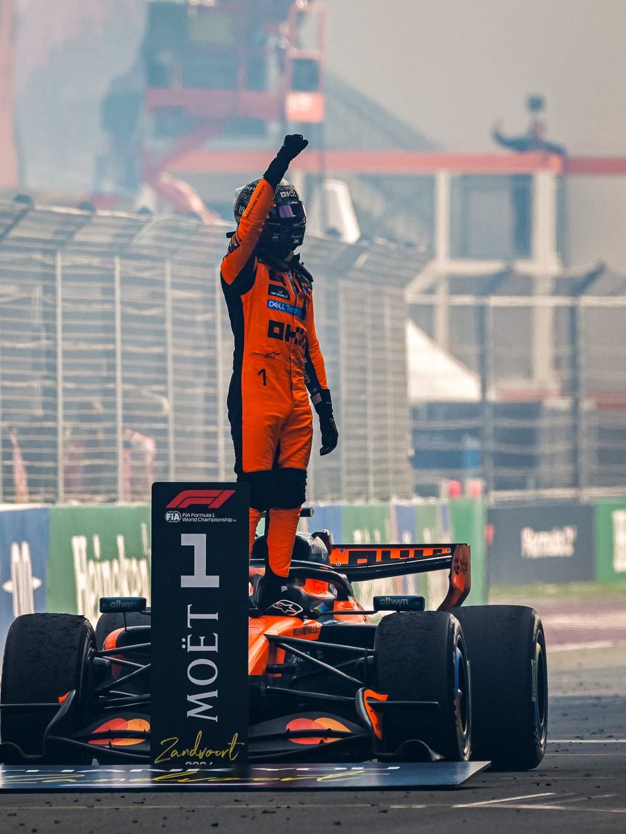 Mranswerpr's tweet photo. #LANDONORRIS GANA EL GRAN PREMIO DE LOS PAÍSES BAJOS!!! 🏆🥳 #F1 https://t.co/HkdfPfLcaM