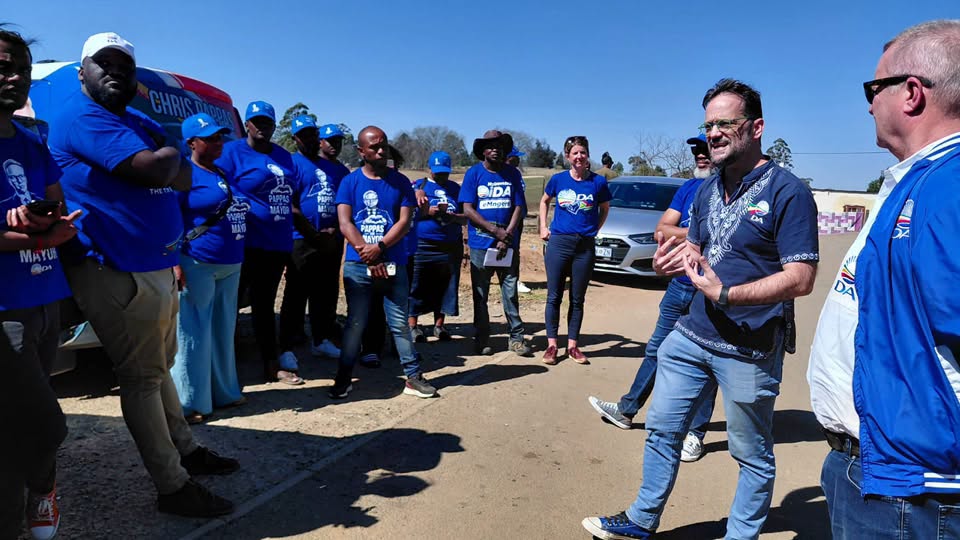 Our_DA's tweet photo. 💙 Yesterday was Blue Saturday! 🇿🇦

DA activists and supporters showed up, took action and brought the blue wave to towns and cities across the country. 🌊💙

📸 Scroll through the moments from the ground!

The movement is moving. Let’s keep it going! Vote DA https://t.co/hZBHcsh3In