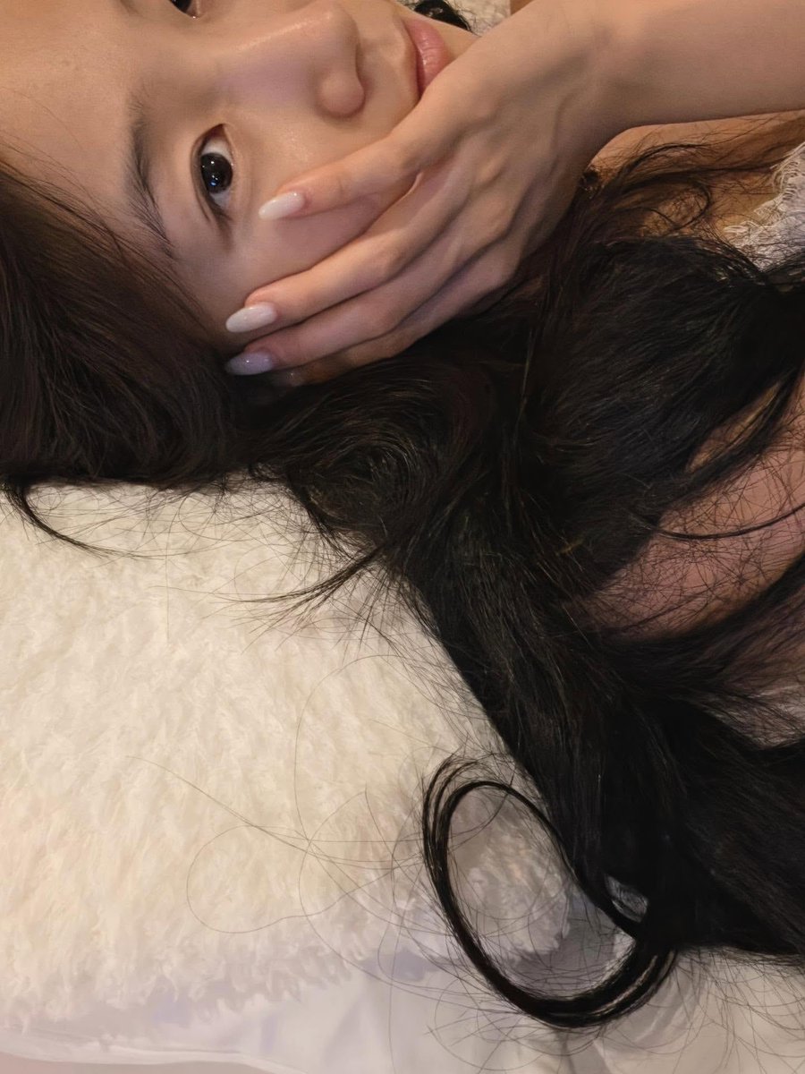 sserapics's tweet photo. MISS KAZUHA 😳 https://t.co/mj2YrC71Iy