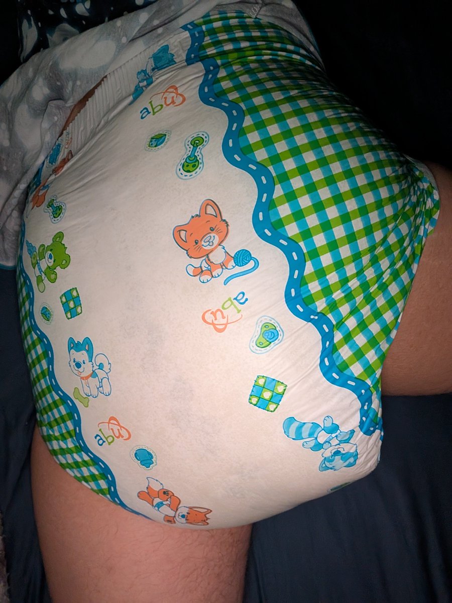 Dominicjones847's tweet photo. Where to did my paws go... #soggy #abdl #diaperboy https://t.co/qakzxngTwU