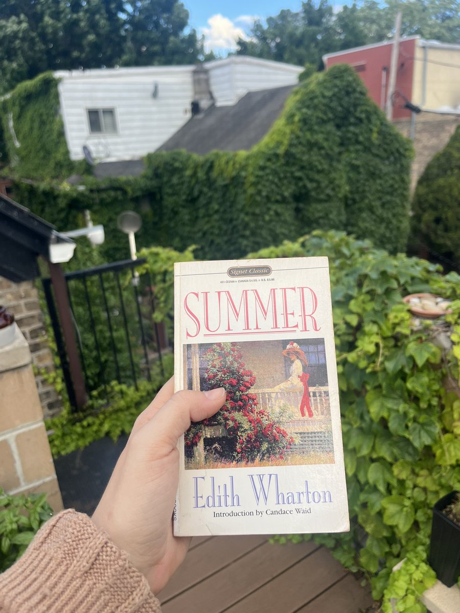 HistoriansRead's tweet photo. Early Summer Reading #June #Chicago https://t.co/t3iscYf2CS