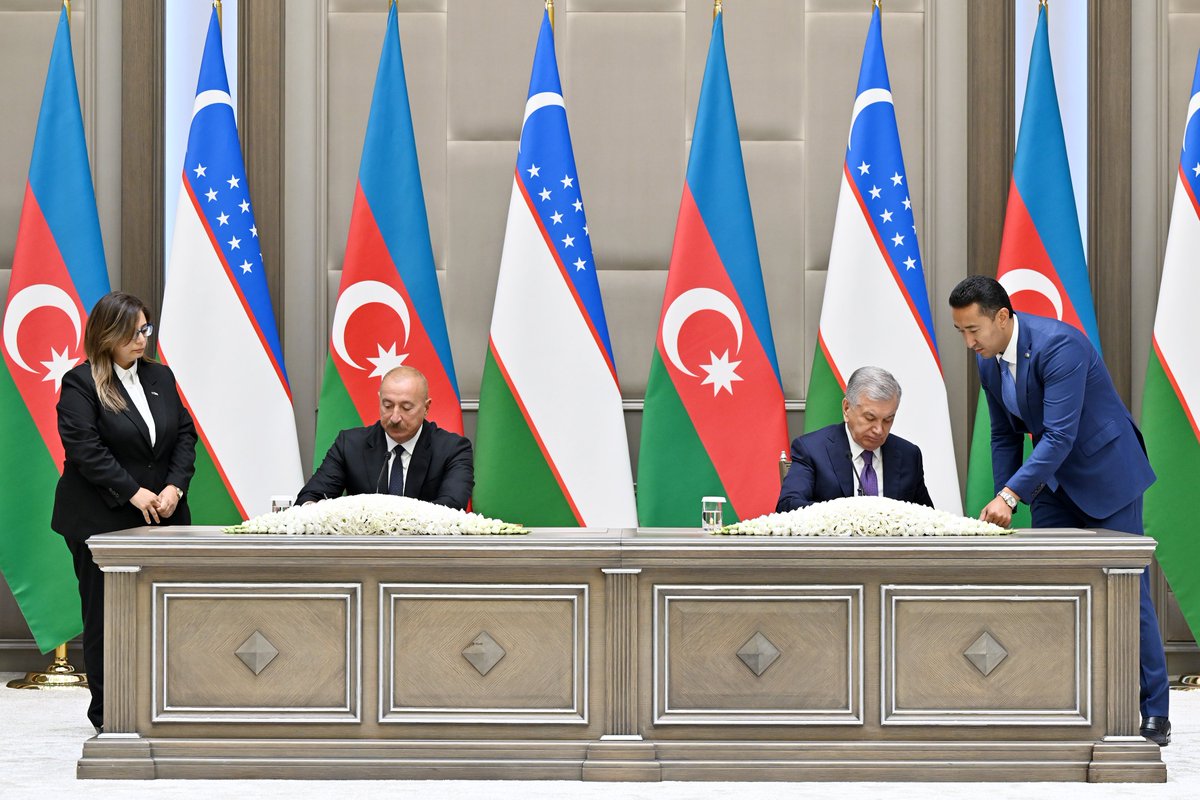 YAP_1992's tweet photo. Daşkənddə Azərbaycan-Özbəkistan sənədlərinin imzalanması və mübadiləsi mərasimi olub.

https://t.co/RYraAiy955 https://t.co/ywuqXWF5uX