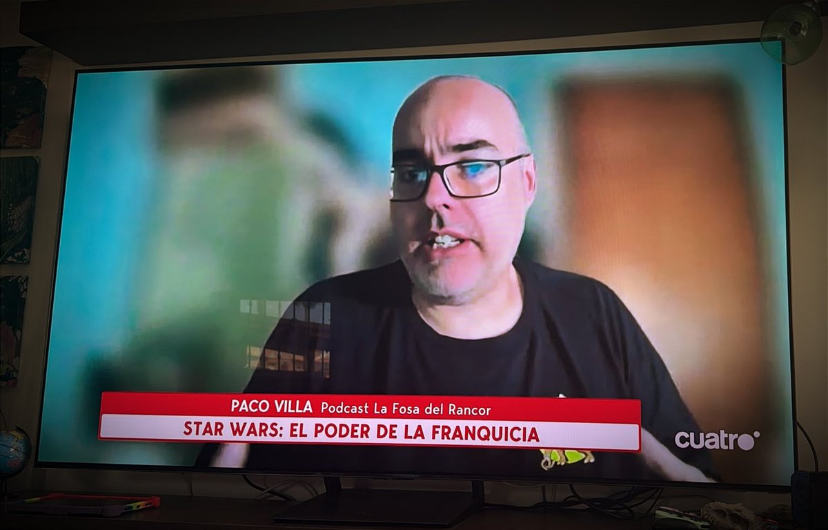 Lafosadelrancor's tweet photo. Gracias a @noticias_cuatro por contar con nosotros para su reportaje sobre el estado de la franquicia de nuestra galaxia favorita, tras las novedades de la #D23. Seguimos soñando con galaxias lejanas... #StarWars✨ https://t.co/D4hcxm5ruh