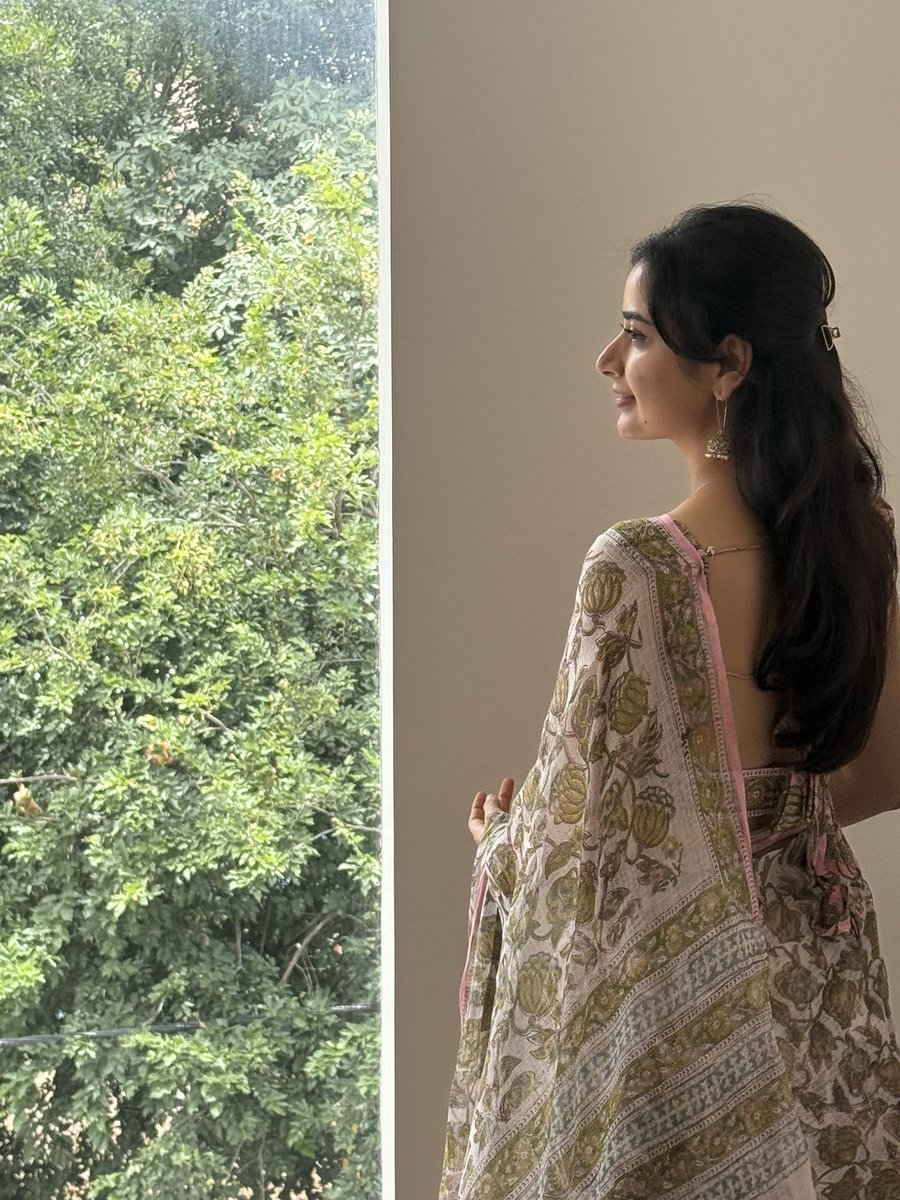 AshikaRanganath's tweet photo. 🌷 https://t.co/Q9mbfKzlF8