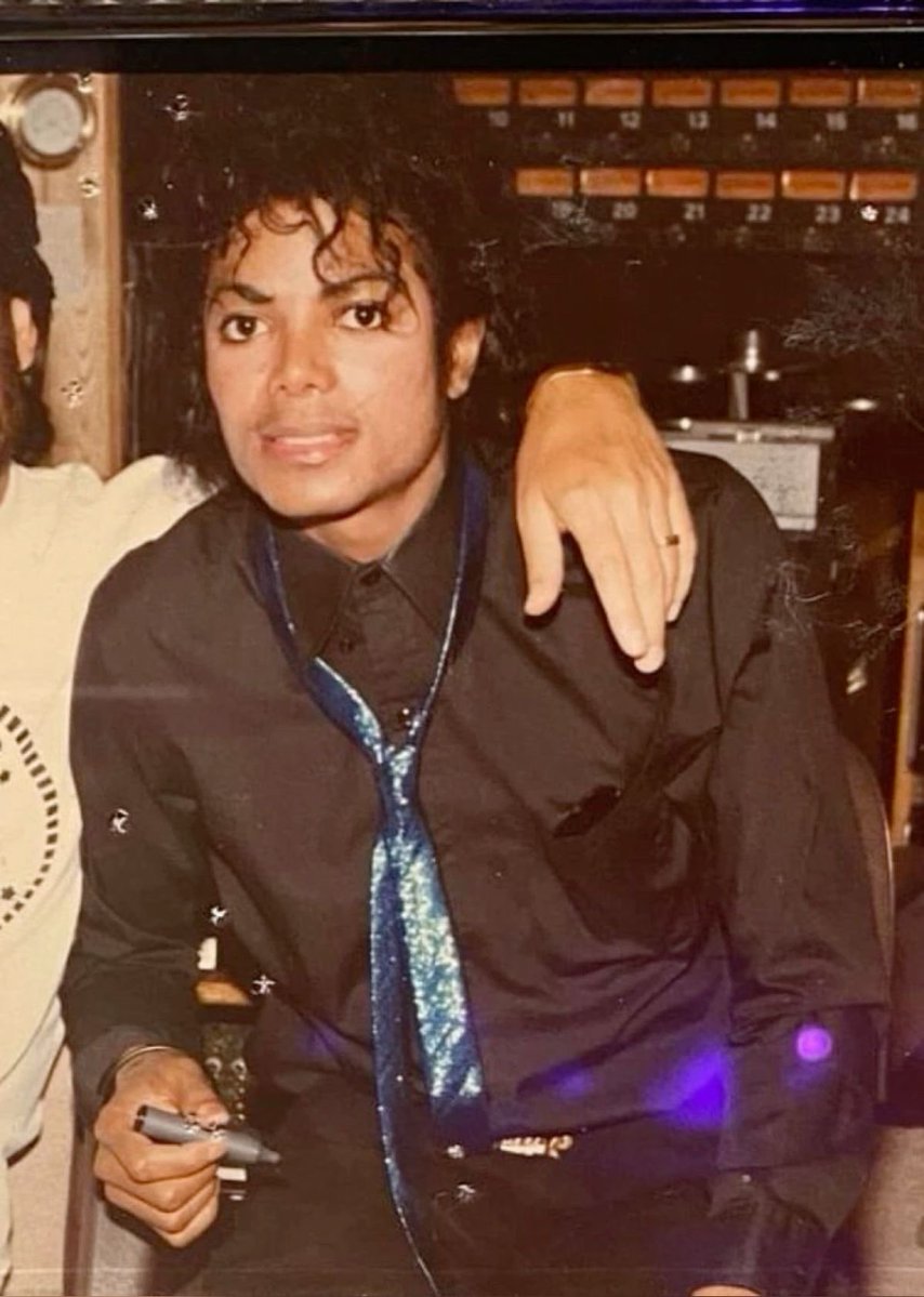 michaelsthriler's tweet photo. I own thrad era Michael and if you dont like it argue with the wall idgaf https://t.co/vfDTqpYspQ