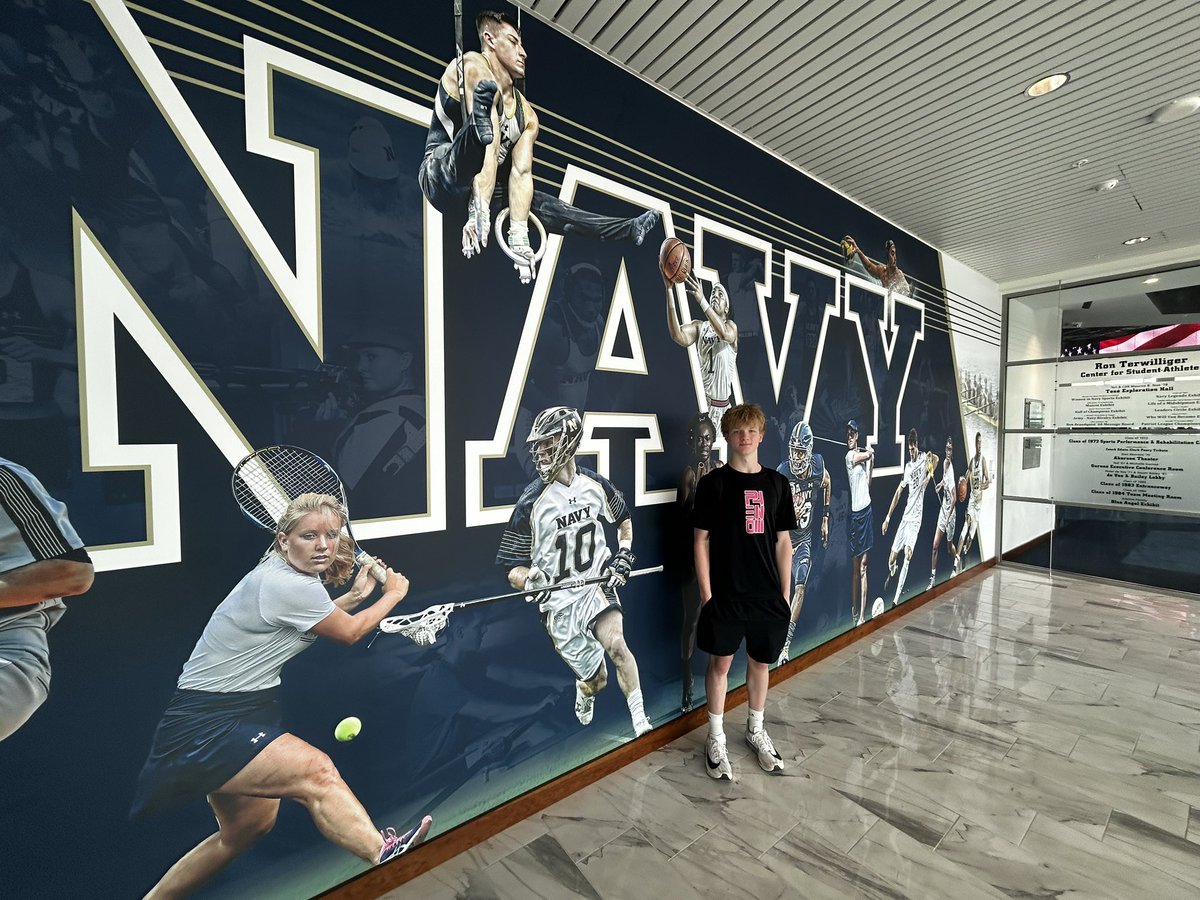 Sterlings2029's tweet photo. Grateful for the opportunity to compete at the Naval Academy Elite Men’s Basketball Camp 🏀🇺🇸 Huge thank you to Coaches John Perry and Zack Curran for the invite and the opportunity to showcase my talents. #GoNavy #Basketball #Blessed https://t.co/PWSbBQSO5F