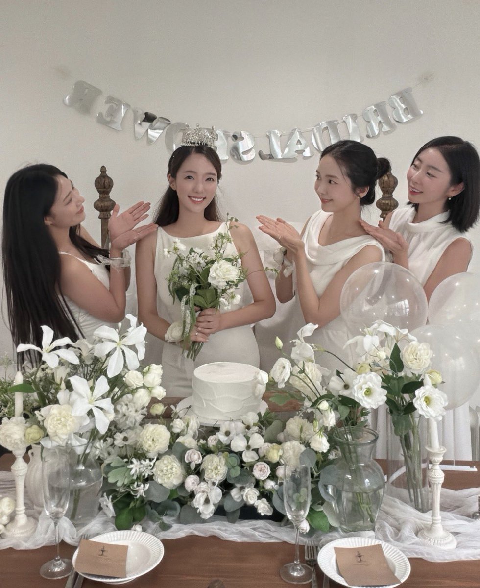 nugupromoter's tweet photo. STELLAR have reunited today at Minhee's bridal shower! https://t.co/B0iMHBn20A