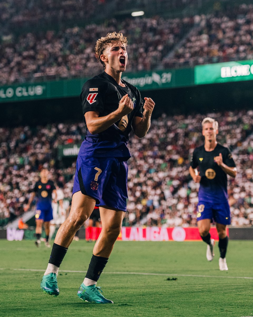 FCBarcelona_es's tweet photo. Su pasión. Su entrega. Su amor por el Barça. https://t.co/UBkAUIb8pQ
