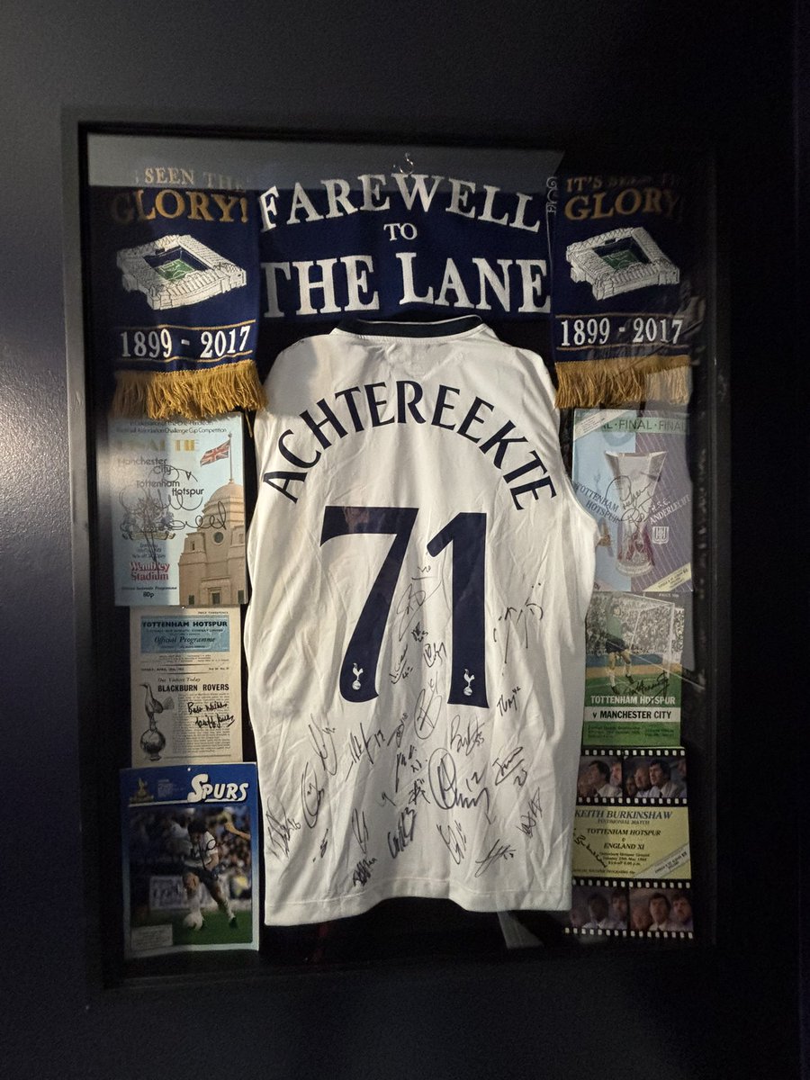mikeatrack's tweet photo. This was all signed by legends. @osvaldooardiles @GrahamRoberts04 @1MickyHazard all thanks you @No1THFCProgs @Legend_on_Bench https://t.co/Nry1KVSCiH