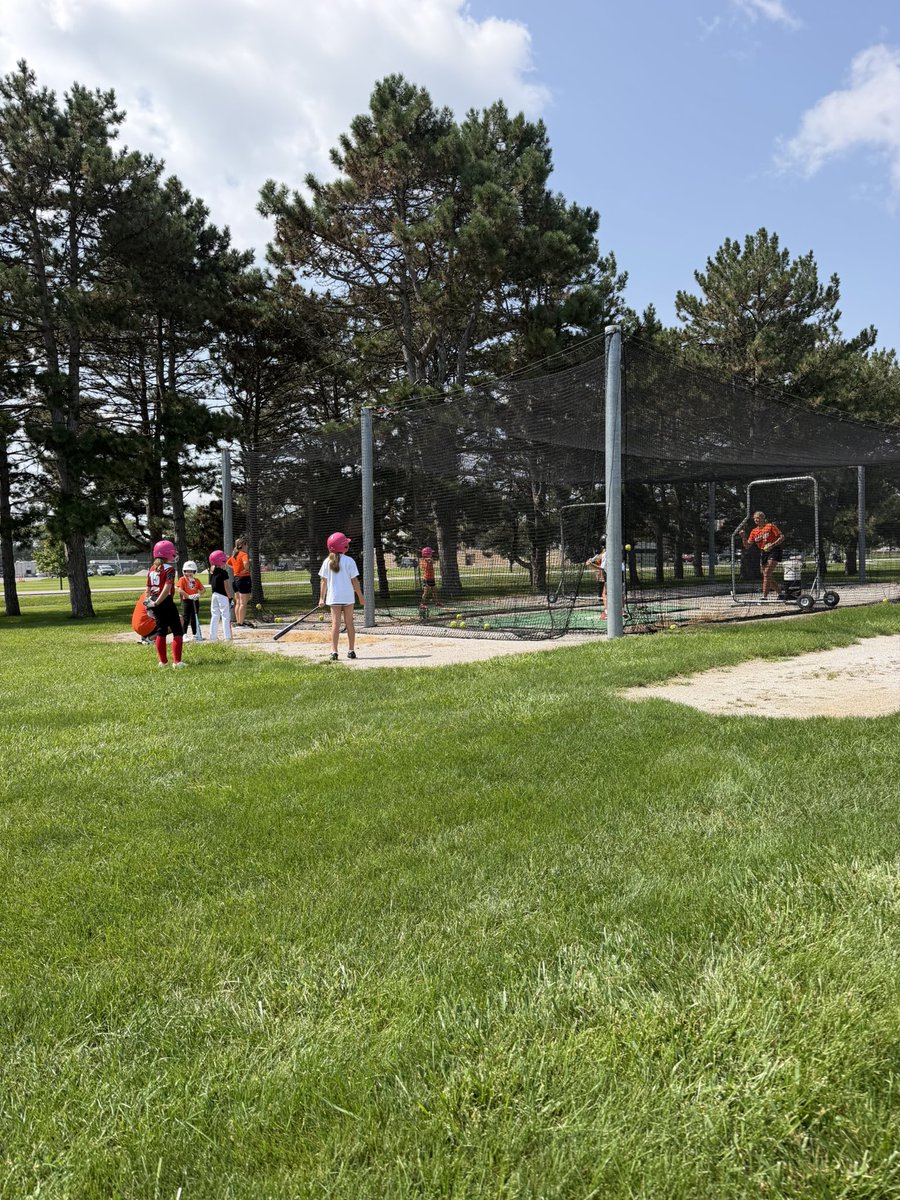 BGSUSoftball's tweet photo. We had so much fun with the Bowling Green community at our Youth Clinic today!🧡🤎

#AyZiggy #RollAlong https://t.co/Qlia0g0lFV