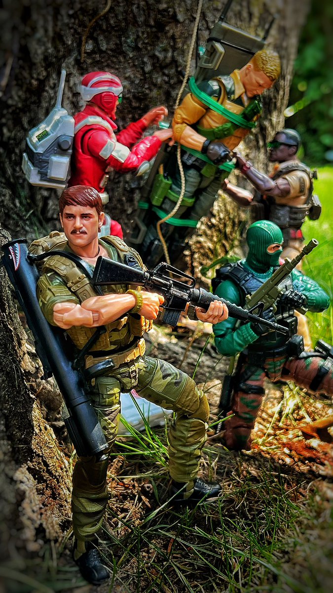actionfigurejun's tweet photo. Hit’nRun and Alpine on the assist to Duke. #gijoe #gijoeclassified #actionfigurephotography #actionfigures #hasbro https://t.co/tOtLOrCBH3
