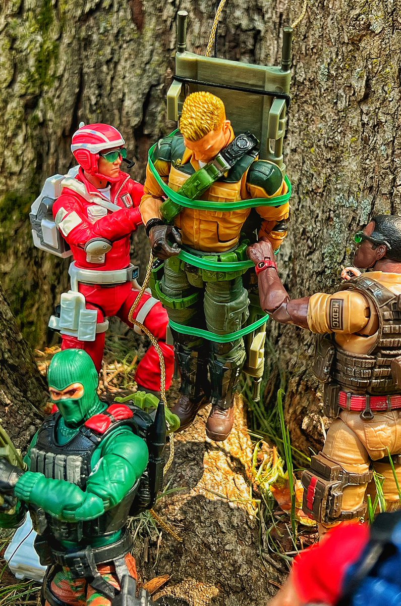 actionfigurejun's tweet photo. Hit’nRun and Alpine on the assist to Duke. #gijoe #gijoeclassified #actionfigurephotography #actionfigures #hasbro https://t.co/tOtLOrCBH3