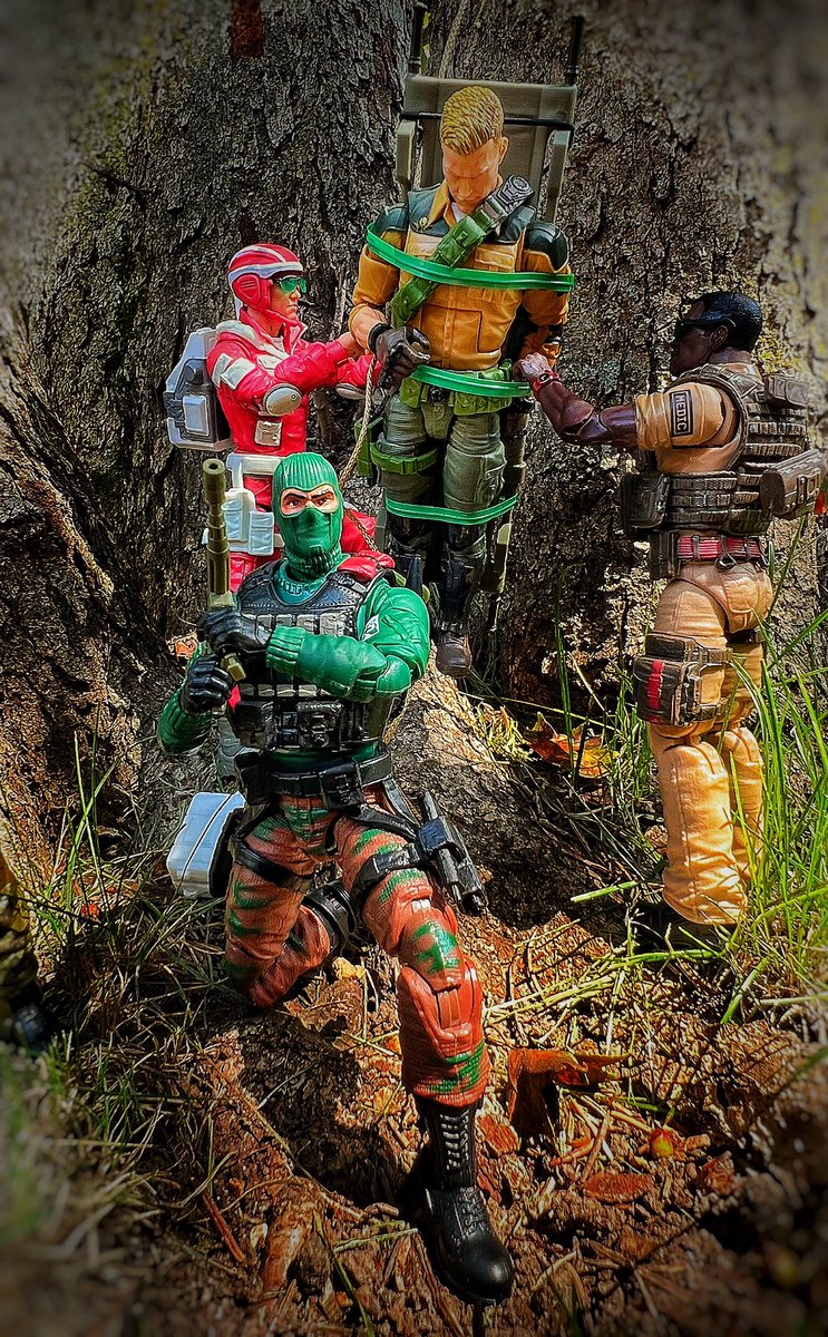 actionfigurejun's tweet photo. Hit’nRun and Alpine on the assist to Duke. #gijoe #gijoeclassified #actionfigurephotography #actionfigures #hasbro https://t.co/tOtLOrCBH3